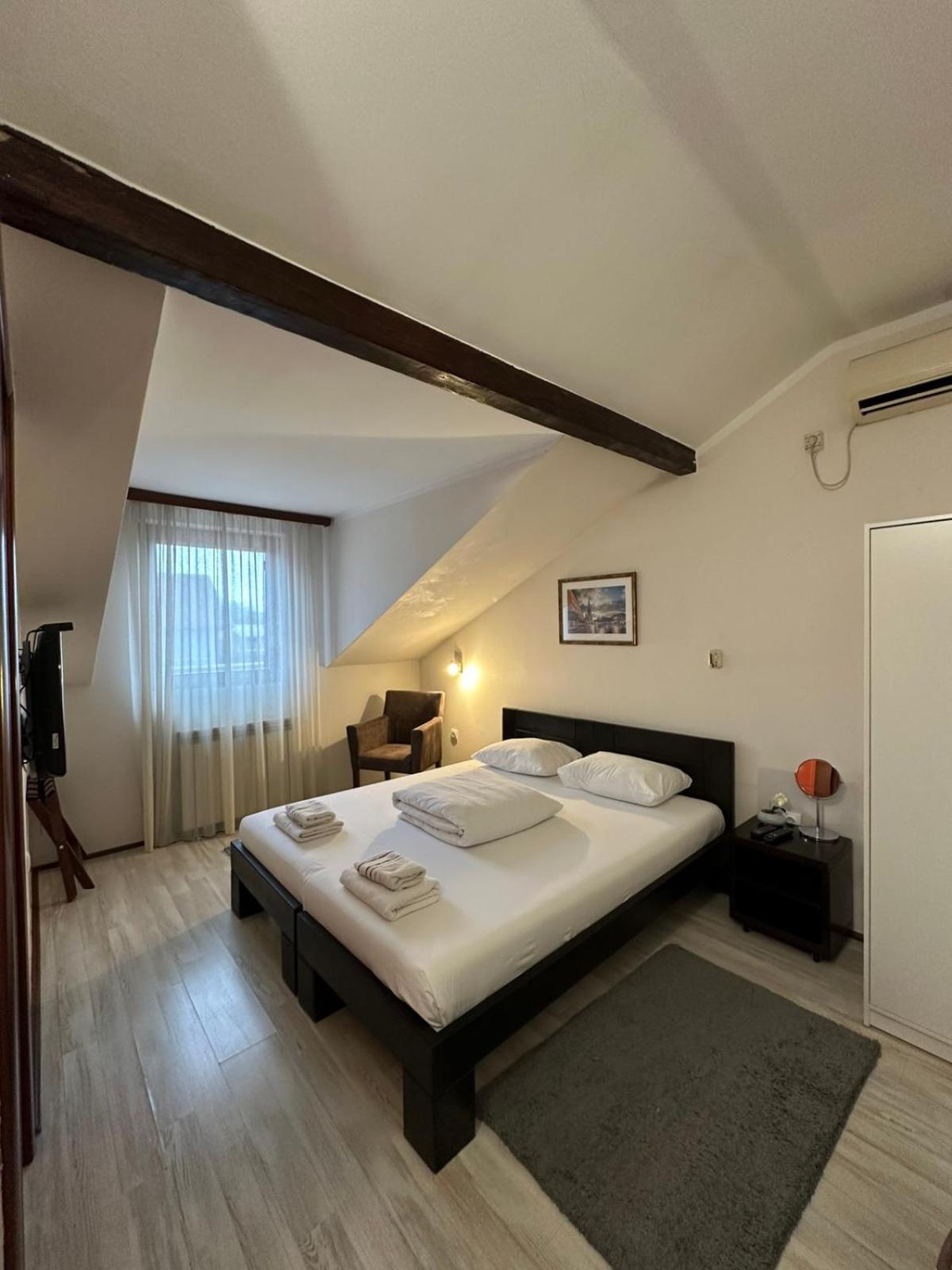 Apartments & Accommodation Stojic Nowy Sad Pokój zdjęcie